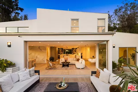 2615 La Cuesta Dr, Los Angeles, CA 90046
