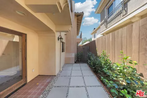 Exterior - 2449 Oswego St #3, Pasadena, CA 91107 photo 3 of 13