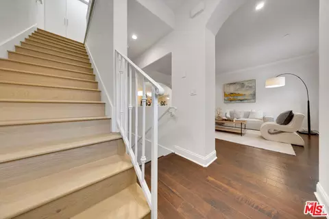 Entry Way - 2449 Oswego St #3, Pasadena, CA 91107 photo 1 of 2
