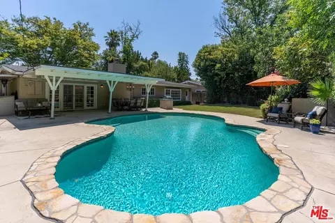 23415 Mariano St, Woodland Hills, CA 91367