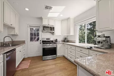7427 Cleon Ave, Sun Valley, CA 91352