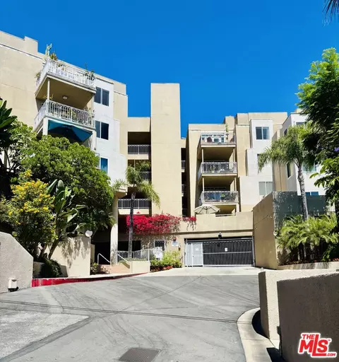 2222 N Beachwood Dr #207, Los Angeles, CA 90068