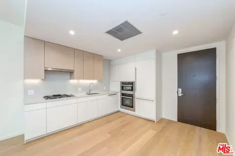 877 Francisco St #708, Los Angeles, CA 90017