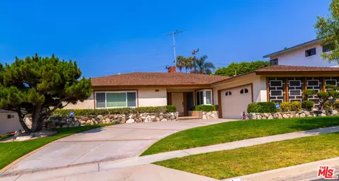 5211 Reynier Ave, Los Angeles, CA 90056