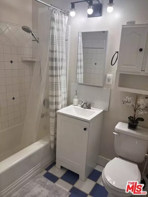 Undisclosed, Van Nuys, CA 91405 photo 11