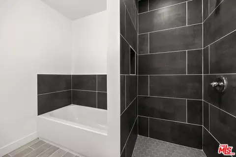 Bath - 1809 W Arbutus St, Compton, CA 90220 photo 2 of 3