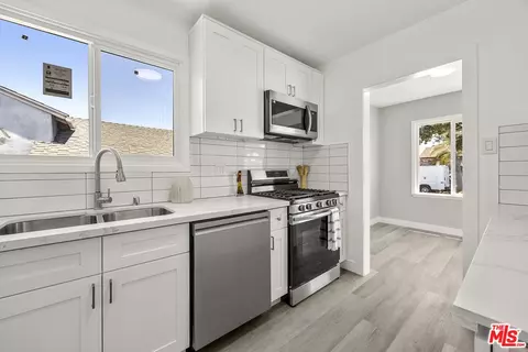 Kitchen - 1809 W Arbutus St, Compton, CA 90220 photo 1 of 2