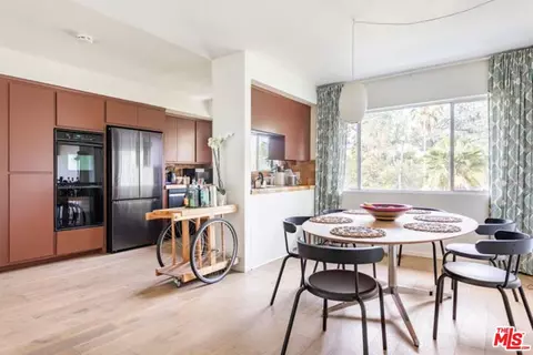 702 Cavanagh Rd, Glendale, CA 91207