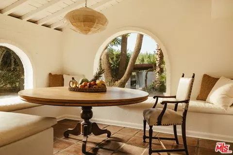 1907 S Mesa Dr, Palm Springs, CA 92264