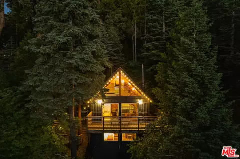 580 Lakewood Rd, Lake Arrowhead, CA 92352
