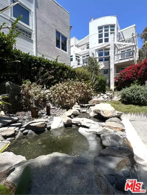 2913 3rd St #410, Santa Monica, CA 90405