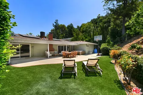 3421 Castlewoods Pl, Sherman Oaks, CA 91403