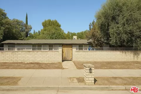 5667 Winnetka Ave, Woodland Hills, CA 91367