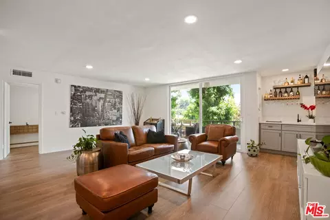 5215 Balboa Blvd #101, Encino, CA 91316