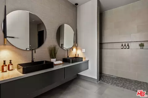 Bath - 7217 Juniper Rd, Joshua Tree, CA 92252 photo 4 of 4