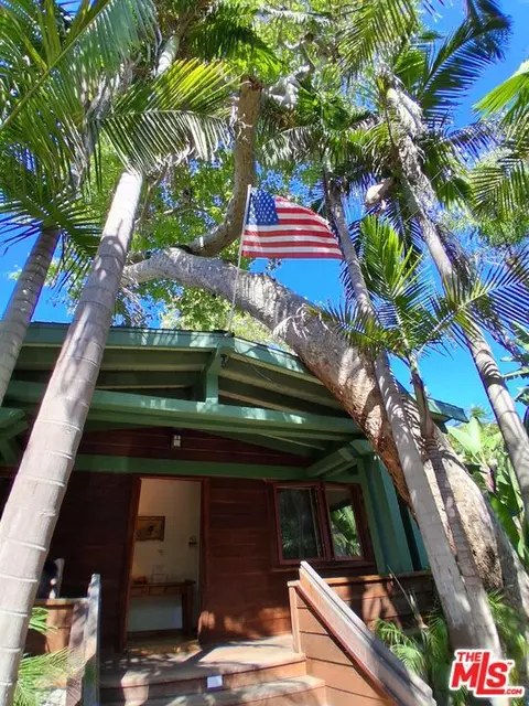 454 E Rustic Rd, Santa Monica, CA 90402