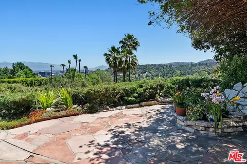 16840 Oak View Dr, Encino, CA 91436