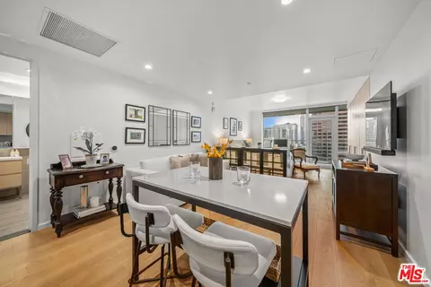 877 Francisco St # 1715, Los Angeles, CA 90017