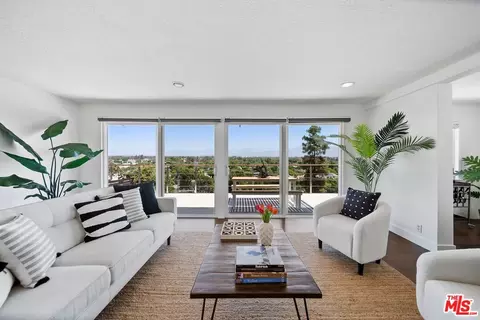 11689 Picturesque Dr, Studio City, CA 91604