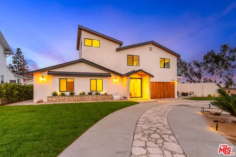 2220 Wellington Rd, Los Angeles, CA 90016