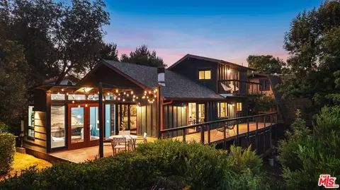 19806 Valley View Dr, Topanga, CA 90290
