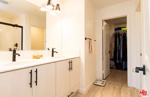 Bath - 4326 Maple Ln, Arcadia, CA 91006 photo 2 of 4