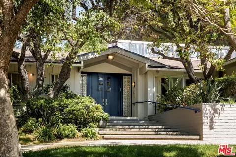 811 N Hillcrest Rd, Beverly Hills, CA 90210