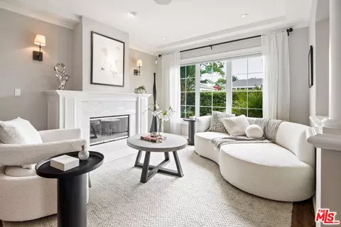 8000 Westlawn Ave, Los Angeles, CA 90045