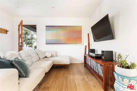 331 Brooks Ave #2, Venice, CA 90291 photo 2