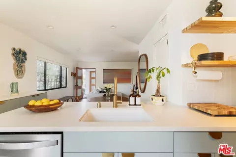 331 Brooks Ave #2, Venice, CA 90291 photo 9