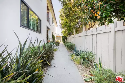 331 Brooks Ave #2, Venice, CA 90291 photo 21