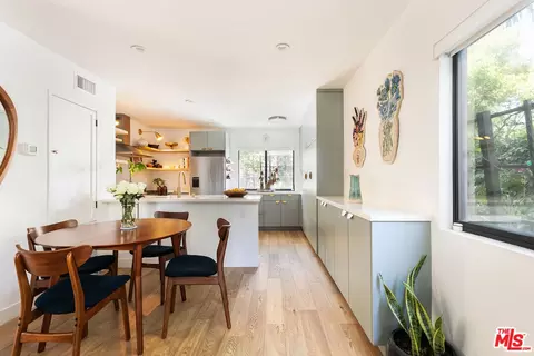 331 Brooks Ave #2, Venice, CA 90291 photo 3