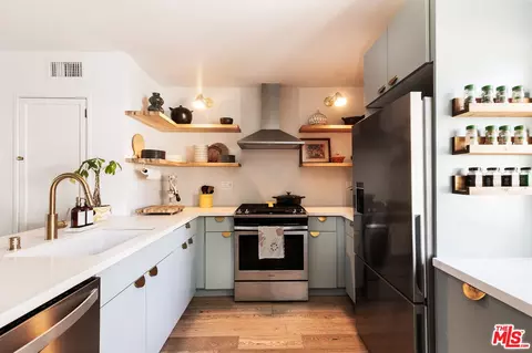 331 Brooks Ave #2, Venice, CA 90291 photo 6