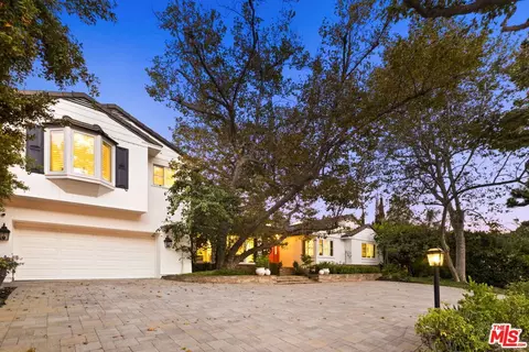 2064 Coldwater Canyon Dr, Beverly Hills, CA 90210
