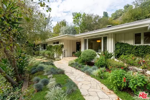 2717 Ellison Dr, Beverly Hills, CA 90210