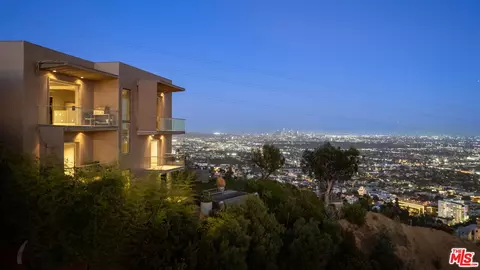 1600 Viewmont Dr, Los Angeles, CA 90069