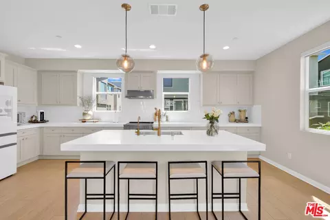 922 E 3rd St, Santa Ana, CA 92701 photo 3
