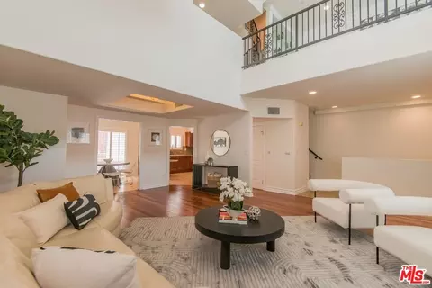1747 S Barrington Ave #102, Los Angeles, CA 90025