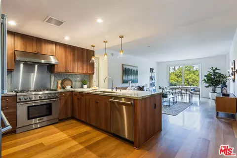 1705 Ocean Ave #205, Santa Monica, CA 90401