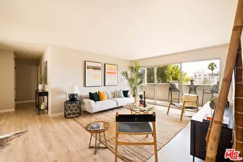 8400 De Longpre Ave #310, West Hollywood, CA 90069