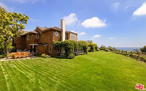 521 Spoleto Dr, Pacific Palisades, CA 90272