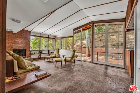 10438 Seabury Ln, Los Angeles, CA 90077
