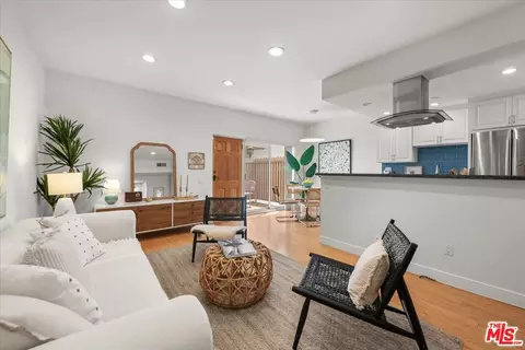622 S Barrington Ave #100, Los Angeles, CA 90049