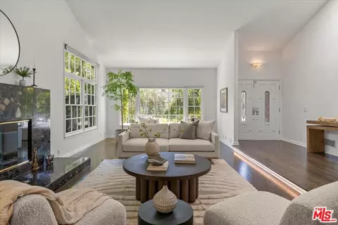 10411 Windtree Dr, Los Angeles, CA 90077