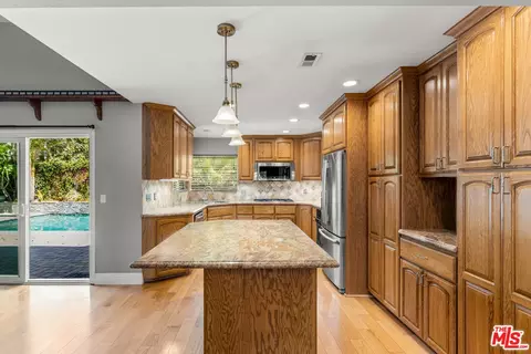 3791 Eucalyptus St, Simi Valley, CA 93063 photo 9