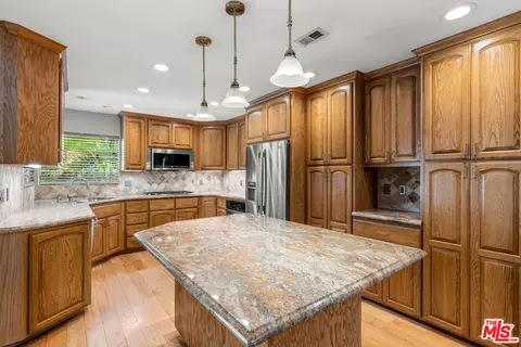3791 Eucalyptus St, Simi Valley, CA 93063 photo 8