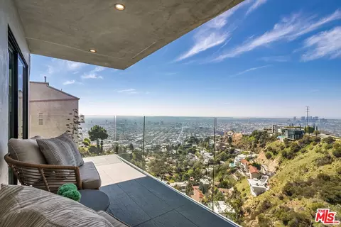 8506 Magnolia Dr, Los Angeles, CA 90046