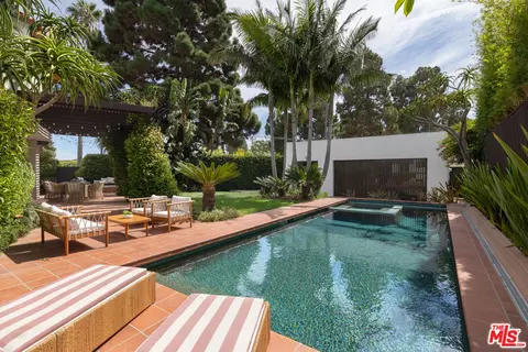 560 16th St, Santa Monica, CA 90402