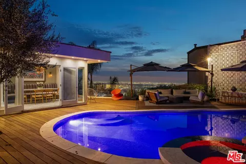 2137 Sunset Plaza Dr, Los Angeles, CA 90069