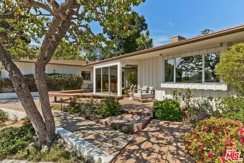 251 Ashdale Ave, Los Angeles, CA 90049